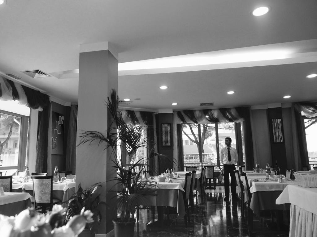 Hotel Gambrinus Lido di Jesolo Exterior photo